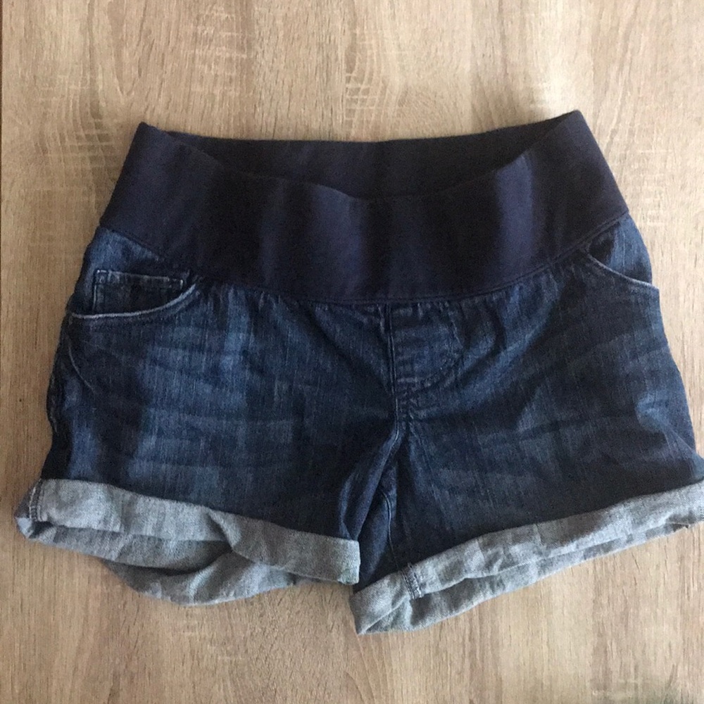 Maternity shorts sz small